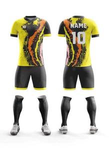 Uniformes de football professionnels tendance de haute qualité, respirants, 100% polyester, imprimés par transfert thermique, logo personnalisé, durables - Product Image 2