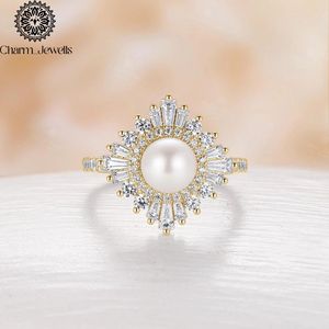 Bague de fiançailles Charm_Jewells pour femme, plaquée or rose, avec perle d'eau douce, moissanite taille baguette conique, motif floral, sertie à griffes - Product Image 3