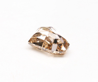 OM GEMS Diamante CVD Cultivado en Laboratorio de 2.0 Ct, Corte Escudo, Color Champán, Certificado IGI, Claridad VVS-VS, Perforado con Láser, Blanco E