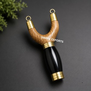 Tirachinas de Madera de Roble Pulida Hecha a Mano con Empuñadura de Cuerno Negro, Estilo Antiguo Feng Shui, Herramienta de Caza Potente para Juegos al Aire Libre para Adultos - Product Image 1