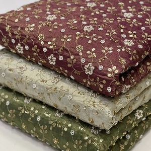 Fournisseur en gros de tissus en soie brodés de perles, fabricant de tissus en soie brodés de perles en Inde, tissu en soie brodé avec des perles - Product Image 2