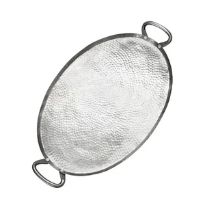 Plateau en fer forgé artisanal unique pour servir les aliments, idéal pour les intérieurs modernes, élégant, en céramique dorée, écologique et décoratif - Product Image 1