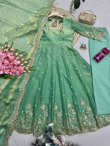 Costume Anarkali vert brodé avec dupatta, tenue traditionnelle indienne et pakistanaise pour femmes, coupe ample, longueur midi, en soie, pour mariage - Product Image 6