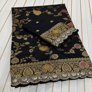 VASTRA COTTAGE Saree de Seda Dola Pura de Alta Calidad con Tejido Meenakari Zari en el Cuerpo y el Pallu, Bordado con Lentejuelas y Blusa en Contraste - Product Image 1