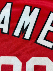 Camiseta de béisbol personalizada para hombre, camisa deportiva con botones y rayas rojas y negras, nombre y número - Product Image 2