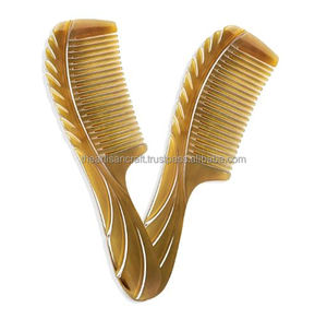 Juego de 2 Peines para el Cabello y Cuero Cabelludo de Cuerno de Búfalo Natural Pulido y Ecológico, Personalizables con Diseño Único de Animales Náuticos, para Uso como Recuerdo - Product Image 1