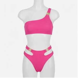 Ensemble de bikini asymétrique rose à une épaule avec bas de maillot de bain taille haute évidé pour femme - Product Image 1