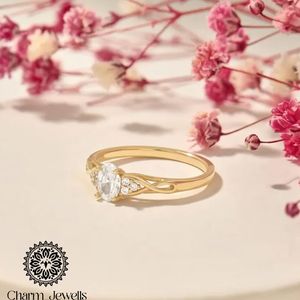 Anillo de Compromiso Clásico con Moissanita en Oro Amarillo, Corte Ovalado y Engaste de Garras, Diseño Floral, para Mujer, Charm_Jewells - Product Image 6