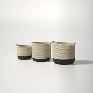 Ensemble de 3 paniers en jonc de mer noir avec fond, paniers de rangement faits à la main, vente en gros, écologiques, fabriqués au Vietnam - Product Image 1