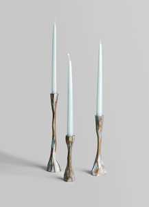 Candélabre en aluminium fait main Radiance avec motif floral, durable et écologique, pour usage religieux - Product Image 5
