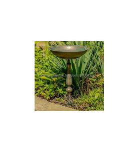 Bain d'oiseaux en métal de qualité supérieure, décoratif pour jardin extérieur, sur piédestal, durable, finition résistante à la rouille, pour l'aménagement paysager de jardin. - Product Image 1