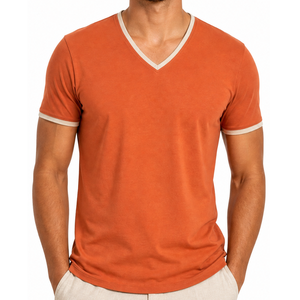 Camiseta de manga corta para hombre, cuello redondo prémium, color azul pizarra, negro, azul cielo, con rayas triples y cuello acanalado. - Product Image 1