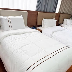 Juego de Funda Nórdica de Algodón Lavado a la Piedra, 400 Hilos, Acolchado, Estilo Sencillo, para Uso Hotelero, 3 Piezas, Lavable a Máquina - Product Image 1