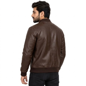Veste en cuir tendance pour homme, fabriquée avec des matériaux durables et une construction confortable, offrant une tenue fiable, des détails propres et une finition lisse. - Product Image 2