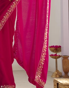 Sari traditionnel en soie rose orné pour femme KV, avec chemisier non cousu, réversible et infroissable, idéal pour les occasions de fête d'automne - Product Image 4