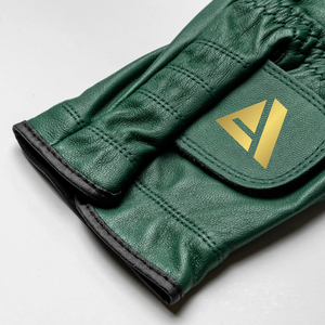 Guante de golf transpirable AI-270 blanco con diseño de logotipo dorado, ajuste universal para hombres y niños - Product Image 4