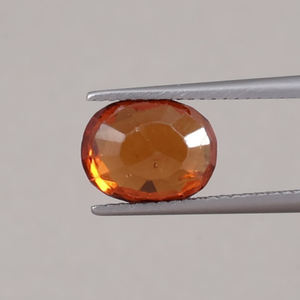Hessonita Roja Natural al por Mayor, Gema Suelta de 3.55 Quilates, Corte Ovalado 10x8mm, Color Claro |   Certificado IGI, Excelente Calidad, Encerado/Aceitado - Product Image 3