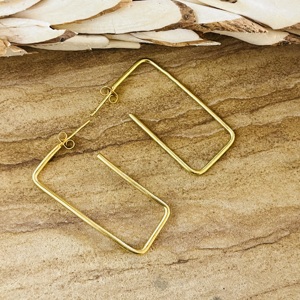 Boucles d'oreilles créoles rectangulaires minimalistes, modèle populaire, en laiton pour hommes, finition laiton antique, design géométrique, vente en gros/OEM/ODM - Product Image 5
