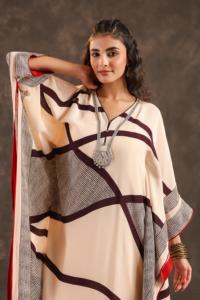 Kurti Abstracto en Blanco y Negro - Product Image 5