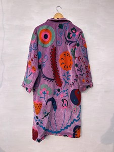 Chaqueta Larga de Terciopelo Morado Estilo Boho para Mujer, Bordada con Diseño Floral, Cuello Camisero, Manga Larga, Ropa de Abrigo para Invierno - Product Image 3