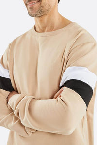 เสื้อสเวตเชิ้ตคอกลมทรงโอเวอร์ไซส์สีน้ำตาลคุณภาพสูงรุ่นใหม่ล่าสุดสำหรับผู้ชาย สไตล์สตรีทแวร์ ผลิตจากผ้าฝ้ายผสม เหมาะสำหรับฤดูหนาว มีกระเป๋า ผลิตจากโรงงาน - Product Image 2