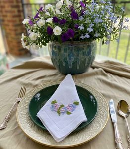 ผ้าเช็ดปากปักลายดอกไฮเดรนเยียแบบสั่งทำขายส่ง ผ้าลินินสำหรับงานเลี้ยงอาหารค่ำ ผ้าเช็ดปากเย็บริมอย่างดี ทนทาน เหมาะสำหรับใช้ในบ้าน งานแต่งงาน และงานอีเว้นท์ต่างๆ - Product Image 1