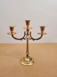 Candelabro de latón con cinco brazos para decoración del hogar, diseño duradero - Product Image 3