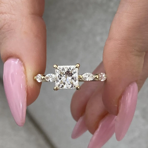 แหวนเพชรทรงเจ้าหญิงและทรงมาร์คีส์ IGI เพชรแล็บสามเม็ด เกรด D-E-F VVS-VS ทองคำ ทองคำขาว ทองชมพู เงิน สำหรับมืออาชีพ B2B - Product Image 2