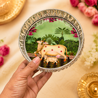 Nouvel Arrivage Plateau en Laiton Imprimé Tasy Pichwi Motif Vache, Thali de Créateur pour Cadeaux de Retour, Sangeet, Haldi, Mehndi