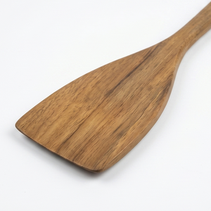 Spatule de cuisine en bois de teck naturel de haute qualité avec lame à bord plat, manche ergonomique fin et trou de suspension - Product Image 1