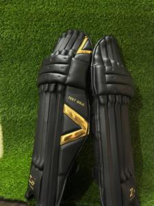 Protège-tibias de cricket ambidextres en PU, légers, durables, très confortables et les plus vendus - Product Image 3