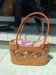 Bolso Tote Bohemio de Ratán, el Más Vendido en Indonesia, con Decoración Metálica Cruzada, Asas Naranjas, Forro Morado, Bolso Casual para Mujer - Product Image 1