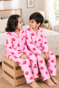 NUEVO Conjunto de Pijama JAIPUR INTERNATIONAL para Niñas y Niños, de Algodón con Estampado de Fresas, Rosa a Rayas, de 2 a 10 Años, Manga Larga, Cierre de Botones - Product Image 4