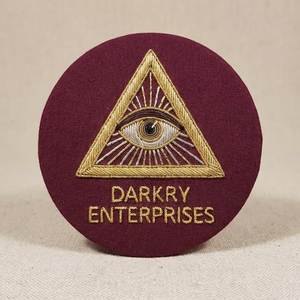 Insignia Masónica Personalizada Bordada a Mano con Hilo Metálico, Letra G en Círculo, Fieltro Azul - Product Image 4