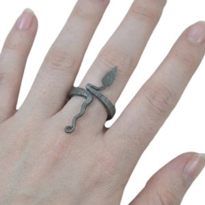 Anillo de Sello de Hierro Negro de Alta Calidad, Estilo Vintage Retro, con Totem de Serpiente y Runas Vikingas, Joyería de Regalo para Hombres y Mujeres, de la India - Product Image 1