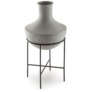 Vase de sol moderne Glided Bloom gris et noir sur support en métal noir, design minimaliste, fabrication artisanale - Product Image 1