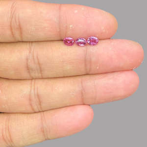 พลอยทัวร์มาลีนรูเบไลต์ธรรมชาติทรงหลวม ขนาด 5x4 มม. น้ำหนักรวม 26 กะรัต - Product Image 2