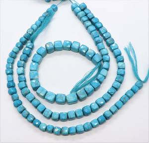 Perles en turquoise naturelle facettées en forme de cube, 7,5-8 MM, perles de pierres précieuses en turquoise indienne, brin de 8 pouces, perles carrées facettées en vrac - Product Image 1
