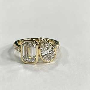 แหวน Toi Et Moi เพชรทรงหยดน้ำและมรกต 1 กะรัต ทองคำแท้ 14K เพชรเพาะเลี้ยง ของขวัญสำหรับเพื่อนในโอกาสพิเศษ - Product Image 1
