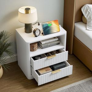 Set Moderno di 2 Comodini Scanalati in Legno con Cassetti Aperti e Ripiani, Comodino con Stazione di Ricarica - Product Image 5