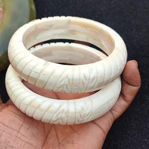 Bracelets en résine et en bois faits à la main pour un port quotidien élégant, accessoires de bijoux - Product Image 1