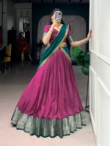 Lehenga Choli de Diseños Tradicionales Indios de Alta Calidad para Mujer con Tejido Zari y Bordado de Encaje a Bajo Precio - Product Image 4