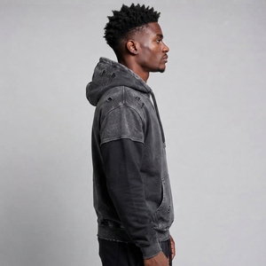 Sweat-shirt homme premium effet usé, fabriqué avec un tissu de qualité, coupe décontractée, détails usés élégants et construction durable. - Product Image 2
