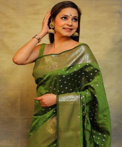 Sari de Seda Verde, Vestido de Boda Tradicional Indio, Estilo Banarasi con Borde Decorado, Largo hasta el Suelo, Ropa para Mujer - Product Image 3