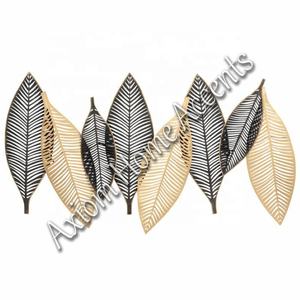 Panneau mural décoratif en métal aux motifs complexes, idéal pour le salon moderne ou l'entrée par Axiom Home Accents - Product Image 2