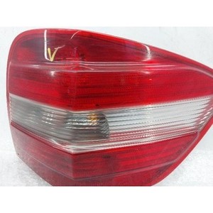 Feu arrière droit d'occasion pour Mercedes Classe M 404122R - Product Image 4