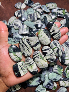 Cabujón de Kammererita 100% Natural, Gema Suelta Pulida, Forma Mixta, Tamaño Personalizable, Accesorios de Joyería de Alta Calidad - Product Image 4