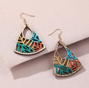 Boucles d'oreilles pendantes florales en bois peintes à la main pour femme, légères, faites à la main, pour fêtes, usage quotidien et occasions festives, bijoux fantaisie. - Product Image 6