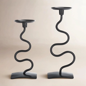 Ensemble de 2 porte-bougies noirs mats ondulés esthétiques, supports à bougies en métal originaux pour centre de table moderne et décoration - Product Image 1
