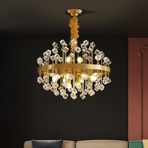 Un magnifique lustre en or à plusieurs niveaux, entièrement entouré de panneaux en forme de losange ornés de perles de cristal complexes, disponible. - Product Image 3